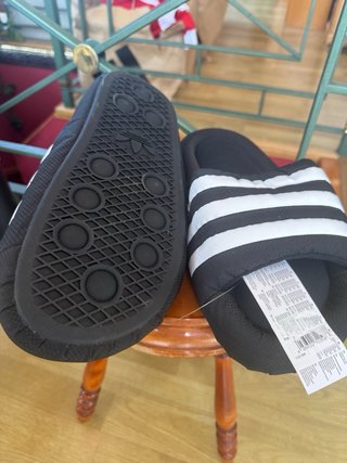 Chanclas Adidas acolchadas nuevas
