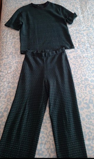 Conjunto punto Zara negro y verde.