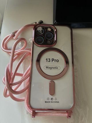Funda iPhone 13 Pro Magnética Rosa sin usar