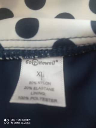 Bikini azul y blanco con lunares
