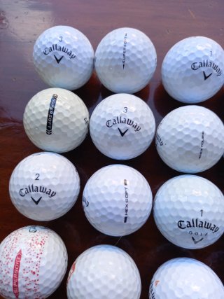 28 Bolas de Golf Callaway variadas.