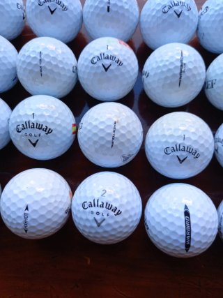 28 Bolas de Golf Callaway variadas.