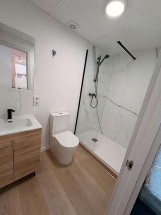 Local comercial en venta en Les Planes en Hospitalet de Llobregat, L´