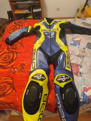 Mono de moto Bela azul y amarillo