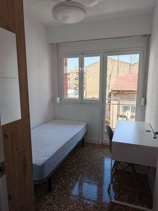 Piso en alquiler en Carolinas Altas en Alicante