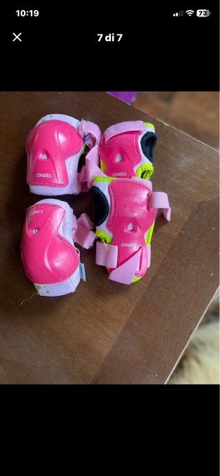 Pattini a rotelle rosa e verdi