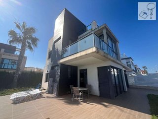 Chalet en venta en Cabo Roig - La Zenia en Orihuela