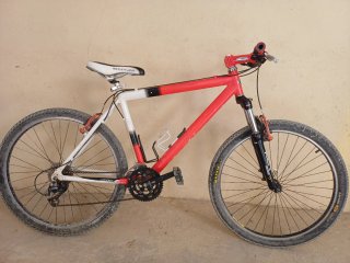 Bicicleta de Montaña BH Roja