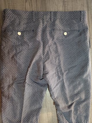Pantalón Zara chino hombre T.40 mini calaveras 5€