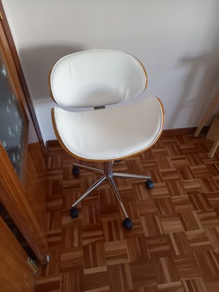 Silla de diseño con ruedas sin estrenar