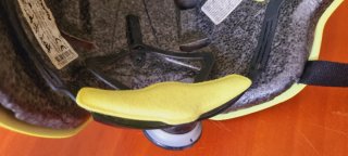 Casco de bicicleta amarillo y negro