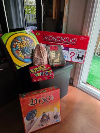 Lote de juegos de mesa: Monopoly, Dixit, Uno...