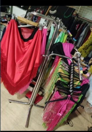 Lote de bolsos y complementos para hombre y mujer