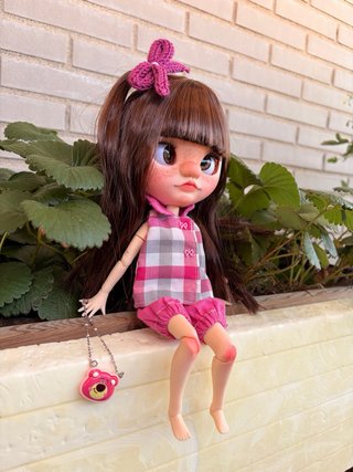 Blythe customizada con vestido a cuadros