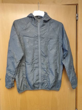 Chaqueta gris con capucha nueva a estrenar