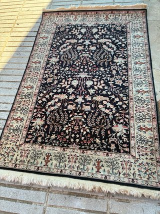 Alfombra Pakistaní Seda Negra y Rosa   185 x 120