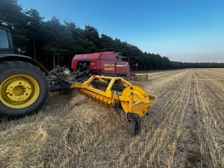 Empacadora New Holland BB960 con rastros