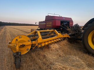 Empacadora New Holland BB960 con rastros