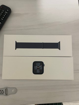 Apple Watch SE con 2 correas  y cargador.