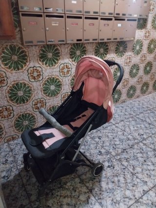 Silla de paseo rosa y negra