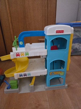 2 garajes Hotwheels + 1 Fisher Price