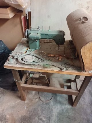 Máquina de coser Refrey para restaurar