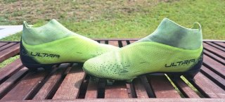 Botas de fútbol Puma verdes y negras