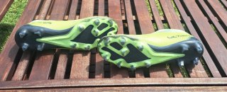 Botas de fútbol Puma verdes y negras