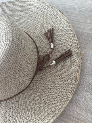 Sombrero de verano de paja beige