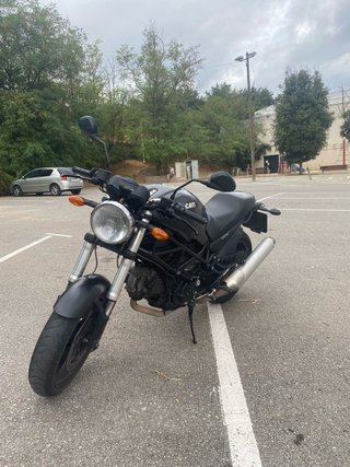 Ducati Monster 695 negra