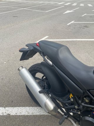 Ducati Monster 695 negra
