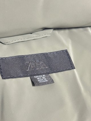 Abrigo acolchado Zara verde militar XL