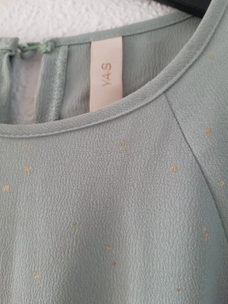 Vestido verde de fiesta con mini tópicos dorados