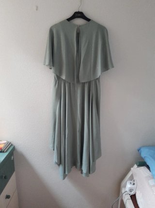 Vestido verde de fiesta con mini tópicos dorados