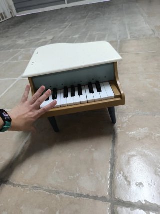 Precioso Piano pequeño para niños sin usar