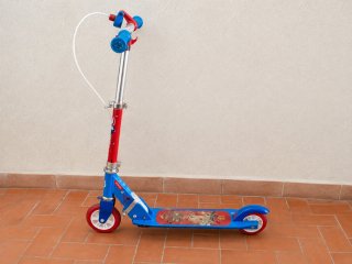 Patinete Oxelo azul y rojo