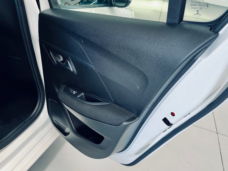 Peugeot 208 2022, foto 17