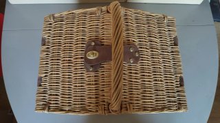 Cesta de mimbre para picnic