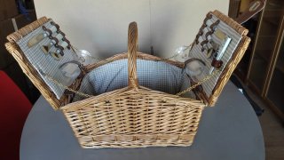 Cesta de mimbre para picnic