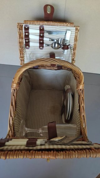 Cesta de mimbre para picnic