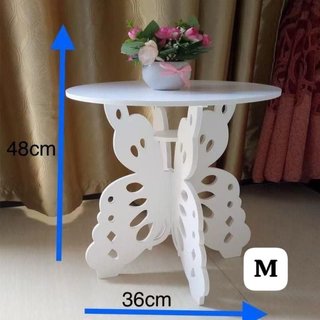 Tavolino bianco a forma di farfalla