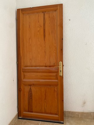 Puerta madera maciza