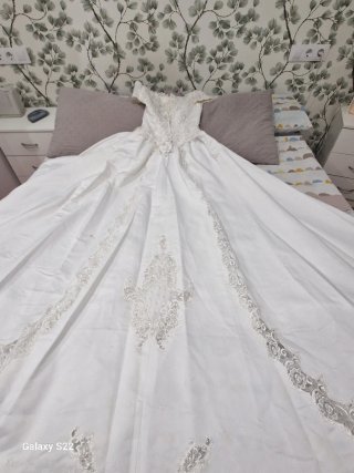 Vestido de Novia Blanco con Velo.