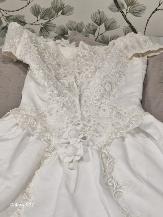 Vestido de Novia Blanco con Velo.