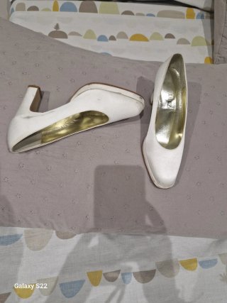 Vestido de Novia Blanco con Velo.