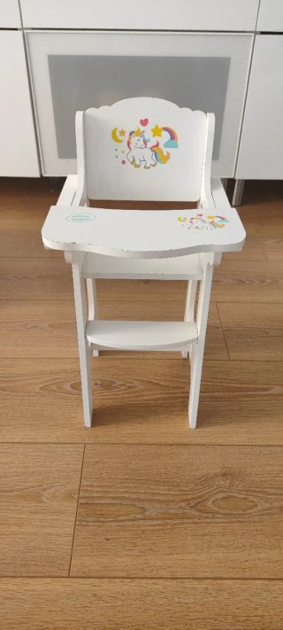 Muebles de madera para bebé: cuna, trona y armario