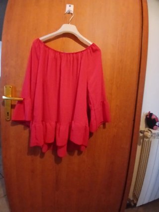 Blusa rossa manica a campana