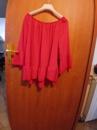 Blusa rossa manica a campana