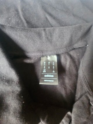 Polo Adidas Negro con Rayas Blancas
