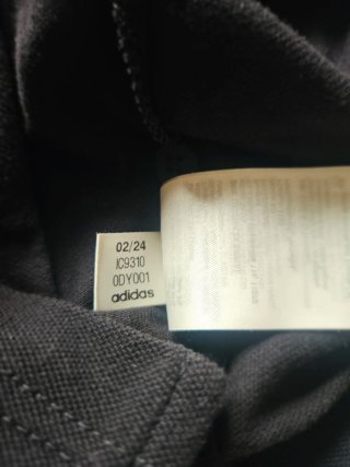 Polo Adidas Negro con Rayas Blancas